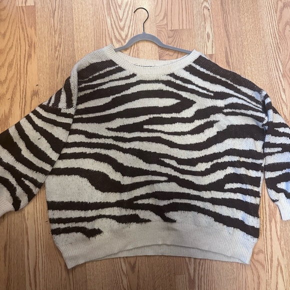 Zebra Print Sweater - Black and White Size 3XL - Picture 1 of 7
